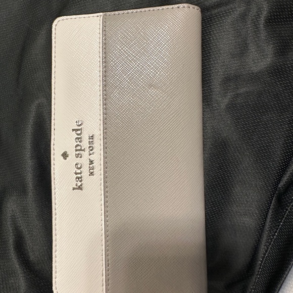 Kate Spade  Wallet - Picture 1 of 4